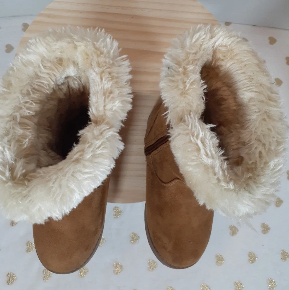 Cat & Jack Camel Suede Toddler Boots - Picture 5 of 6